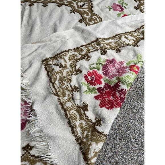Vintage Hand Knit CrossStitch Floral Rose Tablecloth Fringed 50 X 58.5in Cream - Picture 5 of 8